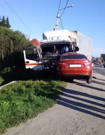 Фото: На кузбасской трассе произошло смертельное ДТП с грузовиком 3