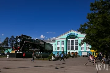 Фото: Илья Середюк: в Кемерове направят почти 5 млн рублей на локальный ремонт привокзальной площади, где застревают автобусы 1