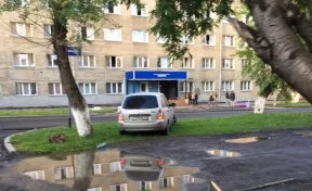 Кемеровчанку возмутил «мастер парковки» в центре города