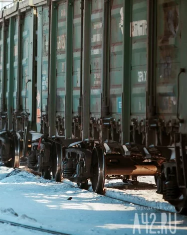 Работник пострадал при уборке снега на территории депо в Кузбассе