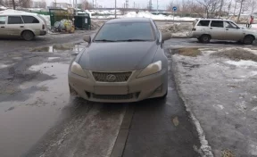 В Кемерове водителя иномарки наказали за парковку на тротуаре