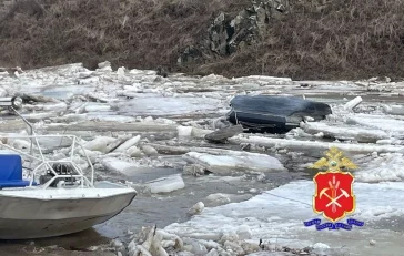 Фото: Поиски людей осложняет ледоход: в полиции рассказали подробности ЧП на реке в Кузбассе 2