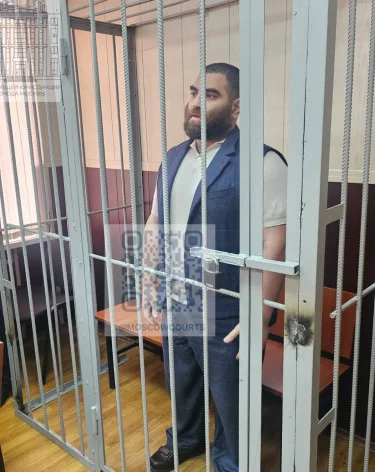 Блогеру Арсену Маркаряну продлили арест на 2 месяца