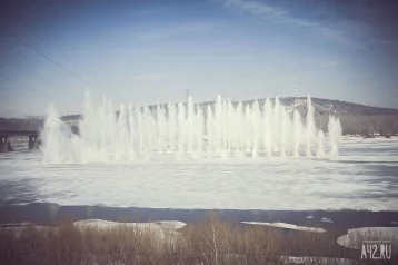 Фото: В Кузбассе на реках начали взрывать лёд. На эти цели потратили 120 килограммов взрывчатки. 1