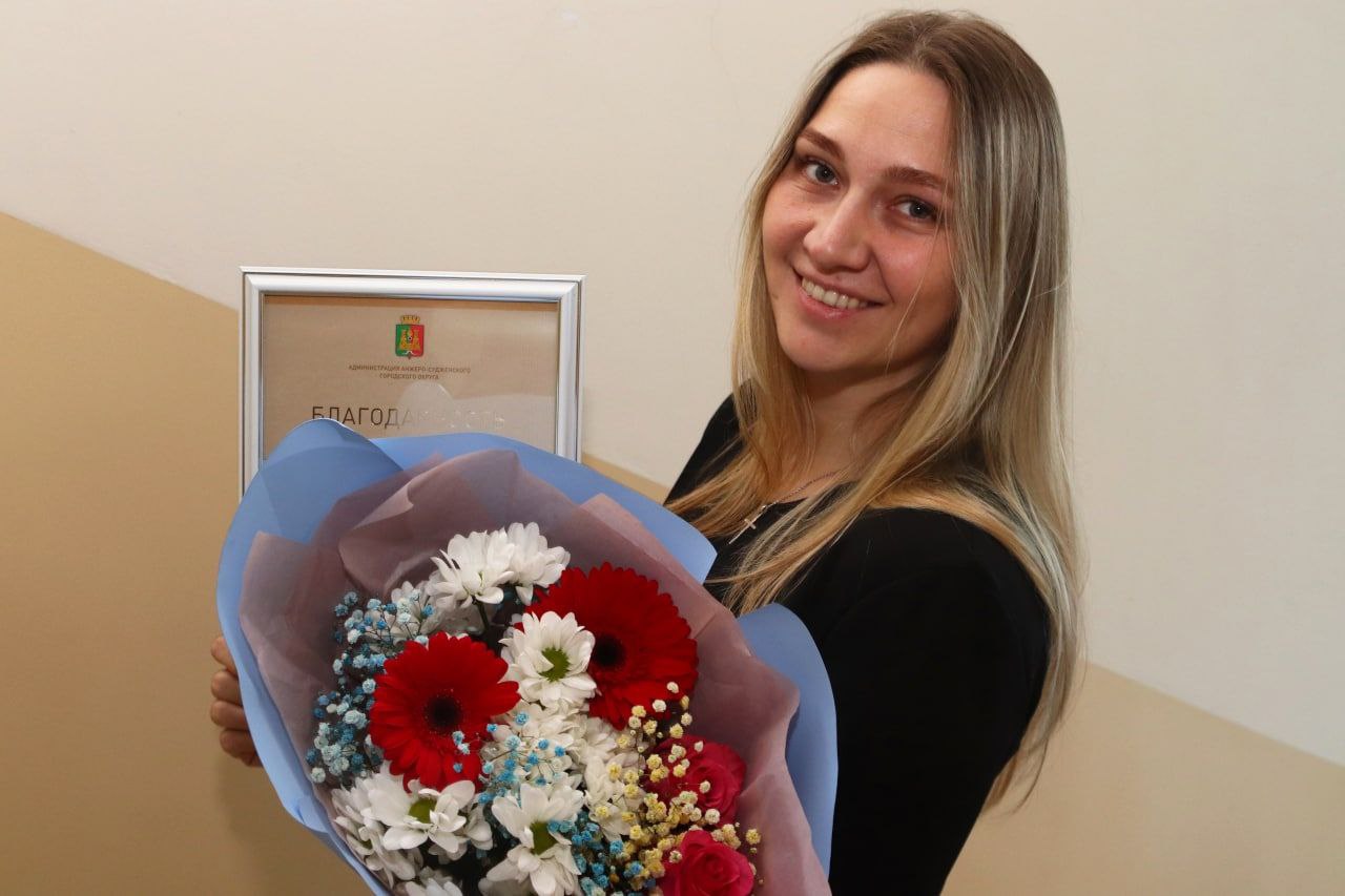 Глава кузбасского города поблагодарил девушку, которая нашла 14-летнего подростка, ночевавшего в заброшенном доме