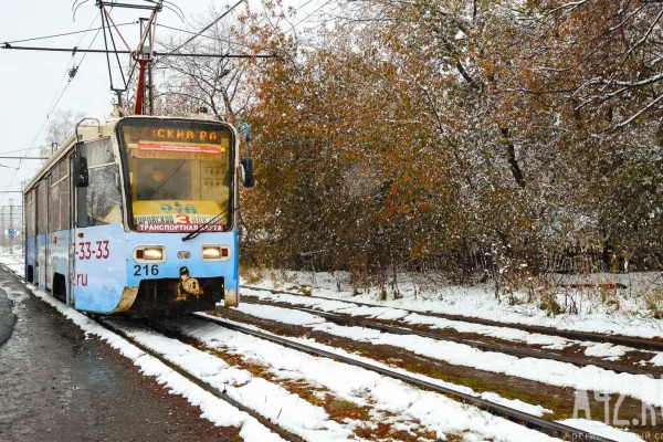 «Дети выпадают из вагона»: кемеровчанка попросила добавить рейсы трамваю №3