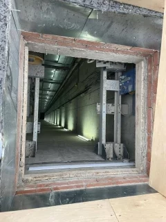 Фото: В Москве погиб рабочий, упав в шахту лифта с высоты 33-го этажа 1