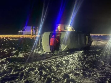 Фото: В Краснодарском крае на трассе перевернулось маршрутное такси, пострадали 6 человек 1
