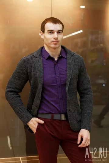 Новинка сезона – стильный трикотажный пиджак с зауженным силуэтом. Цвет серый, синий, чёрный. Цена – от 3 450-3 950 рублей