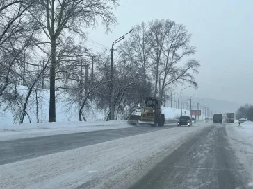 Фото: В Новокузнецке после прокурорского вмешательства почистили от снега дворы и дороги 4