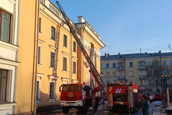 В Новокузнецке загорелся ДК «Алюминщик»