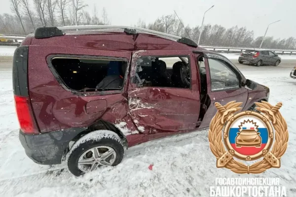 В Уфе в массовом ДТП со скорой помощью пострадали четыре человека