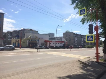 Фото: В Рудничном районе по проспекту Шахтёров Кемерова установили новый светофор 1