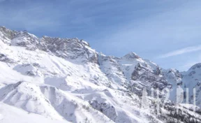 В Карачаево-Черкесии 3 туриста сорвались с ледяного склона