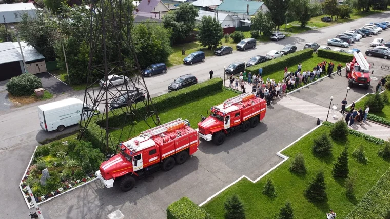Фото: Кузбасские пожарные части получили новую технику на 40 млн рублей 2