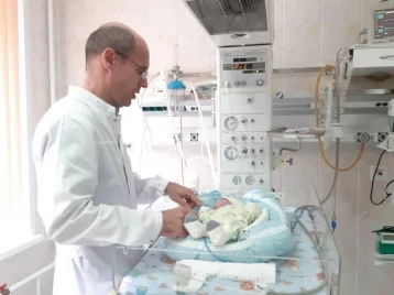 Фото: Кемеровские врачи спасли жизнь малышу с очень маленьким весом 1