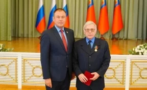 Илья Середюк вручил награды лучшим машиностроителям Кузбасса