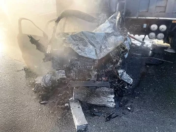 Фото: В ГАИ сообщили подробности ДТП с горящими машинами на трассе Кемерово — Новокузнецк 1