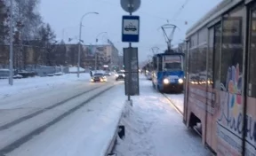 «Пассажир потерял сознание»: в Кемерове образовалась пробка из трамваев
