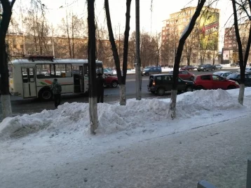 Фото: Маршрутка и два автомобиля попали в ДТП на проспекте Ленина в Кемерове 1