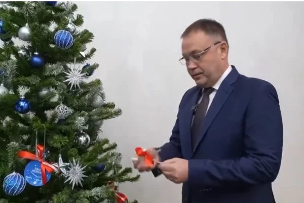 Актриса, ведущий на ТВ и аквариум в подарок: губернатор Кузбасса исполнит желания 3 детей