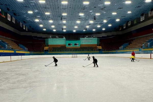 В Прокопьевске ледовая арена спорткомплекса «Снежинка» начала работу после ремонта