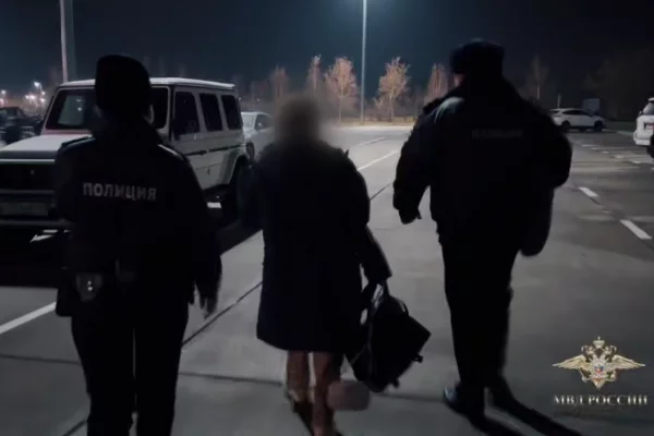 Оставившую 4-летнюю дочь в отеле женщину депортировали из Таиланда в Россию