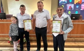Двое жителей Мысков вытащили из реки тонувшего человека