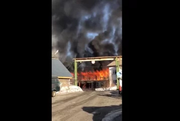 Фото: Крупный пожар в Шерегеше попал на видео 1