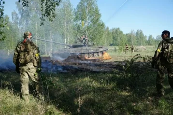 Фото: «Тушить лучше танком»: страйкболисты остановили лесной пожар в Кузбассе 1