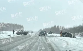 Последствия жёсткого ДТП на трассе в обход Новокузнецка попали на видео