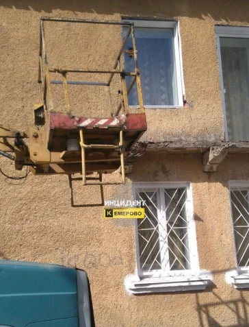 Фото: В кемеровском доме на Южном обрушился балкон 3