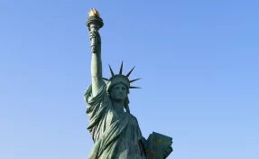 США приостановили розыгрыш грин-карт из-за стрельбы в Брауновском университете