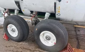 Самолёт с 47 пассажирами повредил шасси при посадке в Красноярске