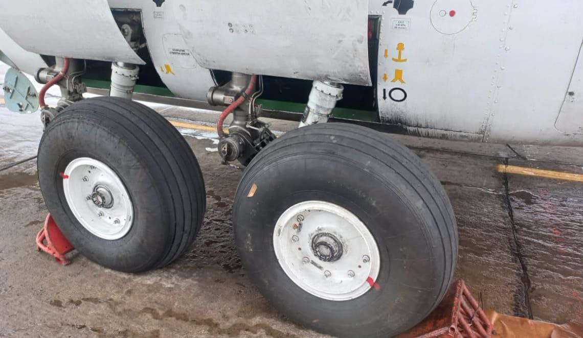 Самолёт с 47 пассажирами повредил шасси при посадке в Красноярске