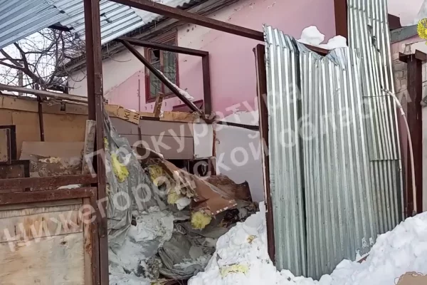 В Нижнем Новгороде при обрушении крыши заброшенного здания погиб подросток