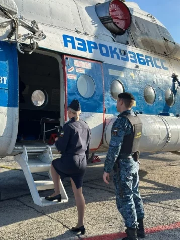 Фото: В Кузбассе приставы прилетели к должнику на вертолёте 1