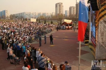 Фото: В Кузбассе на площади у мемориала Воину-Освободителю прошёл концерт, посвящённый Дню Победы 1