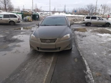 Фото: В Кемерове водителя иномарки наказали за парковку на тротуаре 1