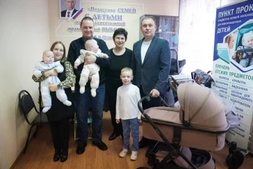 Фото: Губернатор Кузбасса оценил востребованность пункта проката вещей для новорождённых 2