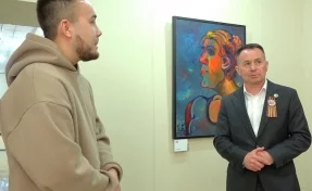Мэр Прокопьевска рассказал о художнике, который украшает остановки необычными картинами
