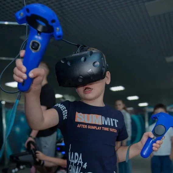 Фото: Подружиться с роботом: в Кемерове проходит технологичная выставка для детей и взрослых 9