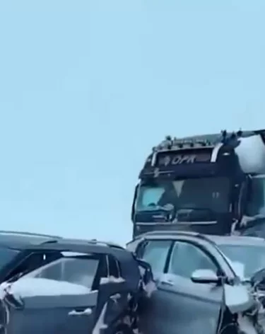 Четыре человека погибли в ДТП с 10 автомобилями в Татарстане