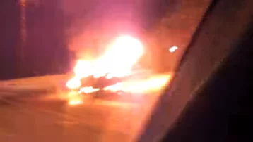 Фото: Пожар в автомобиле в Новокузнецке попал на видео 1
