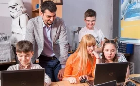 Новогодние каникулы с пользой для ребёнка: в компьютерном лагере школьники создадут свой Minecraft