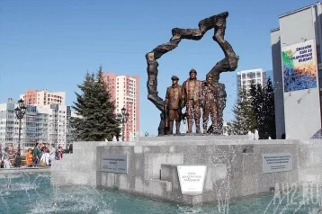 Фото: Лето не за горами: в Кемерове началась расконсервация фонтанов 1