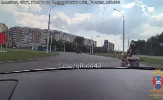 В Кемерово мужчину, вёзшего пассажирку, отстранили от управления мотоциклом