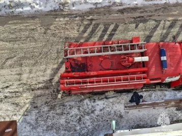 Фото: Мужчина упал с 9 этажа на пожарную машину в Уфе 1