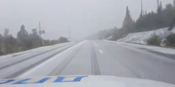 Фото: ГИБДД Кузбасса показала видео заснеженной трассы и призвала водителей к осторожности 1