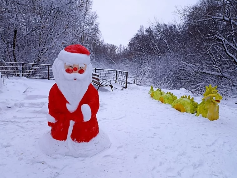 Фото: Сергей Цивилёв поблагодарил кузбассовцев за украшение дворов и подъездов к Новому году 5